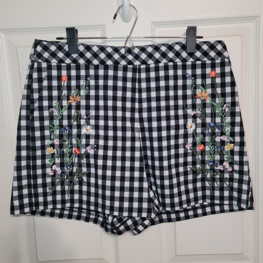 Women's size 12 Black Plaid Shorts w/flowers
